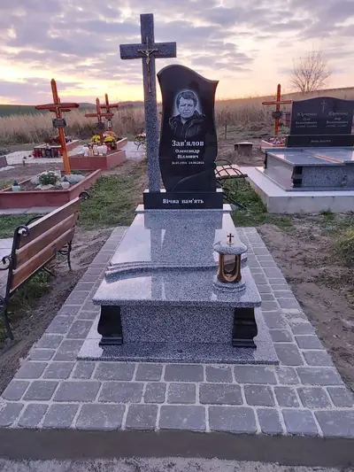 Фото компанії Виготовлення та реставрація пам'ятників