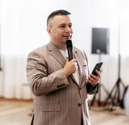 Фото компанії Ведучий "Юрій Дзюла"
