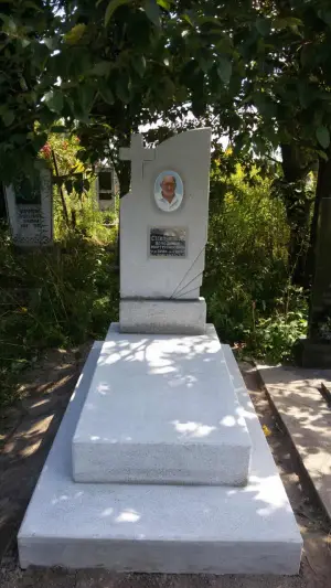 Фото компанії Надмогильні Пам’ятники