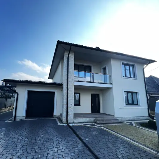 Фото компанії West House