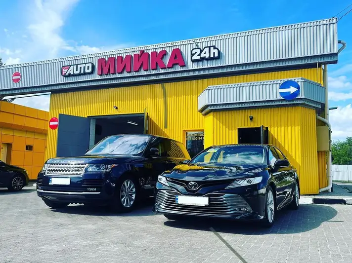 Фото компанії V12