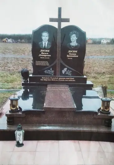 Фото компанії Пам'ятники з граніту та крихти