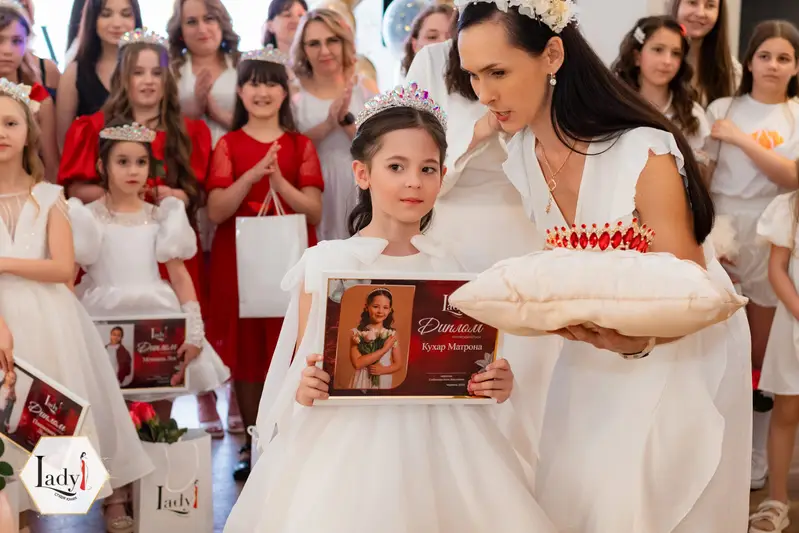 Фото компанії Студія юних Lady