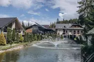 Фото компанії Готельно-ресторанний комплекс "Ведмежий Двір"
