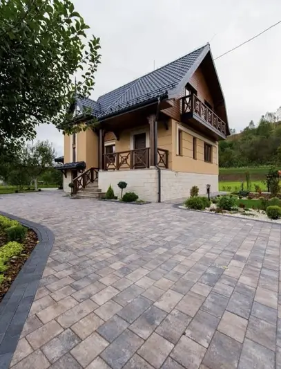 Фото компанії Укладання бруківки