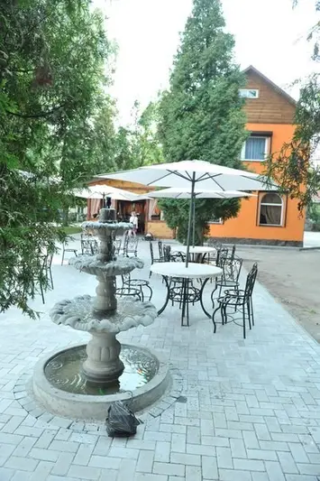Фото компанії Ресторан-кафе "Luxury Life"