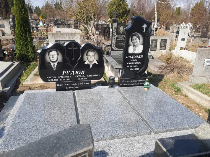 Фото компанії Пам'ятники